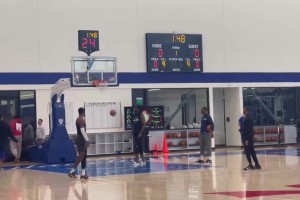 恢復(fù)的不錯(cuò)?? 喬治訓(xùn)練后與特里進(jìn)行了1v1單挑技巧練習(xí)！